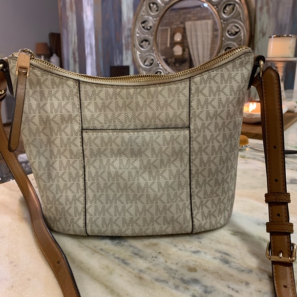 Small Micheal Kors logo purse 10x7 - Picture 3 of 4